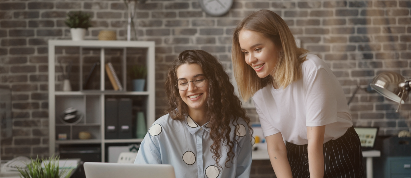 Online marketeers working together