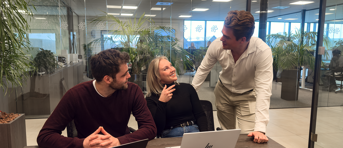 Samenwerking tussen de marketing medewerkers en brand & communictions manager